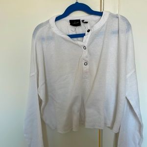 Urban outfitters BARELY WORN white cropped sweater!! Size: XS